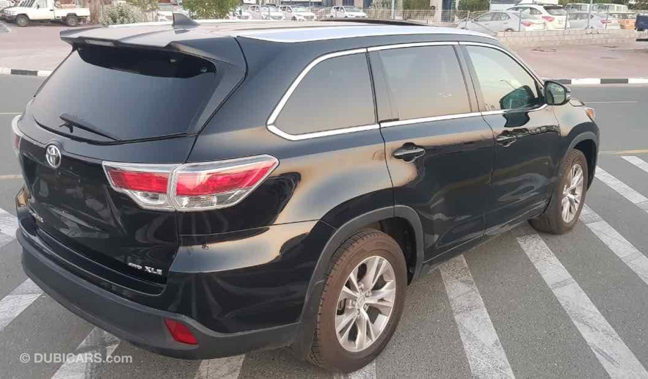 Toyota Highlander fresh and imported and very clean inside out and ready to drive