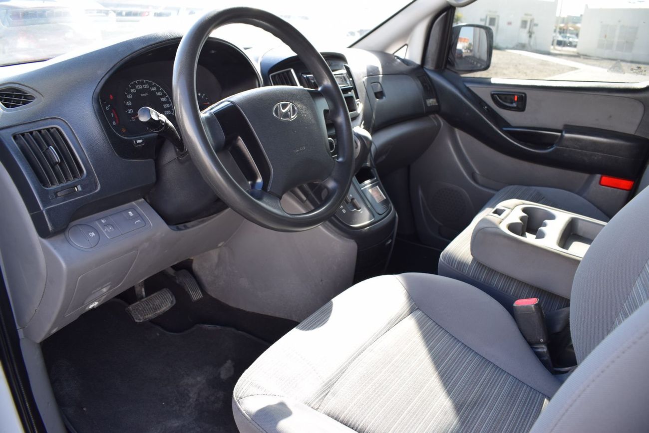 هيونداي H-1 Hyundai H-1 Passenger Van 9 seater, model:2020. Excellent condition