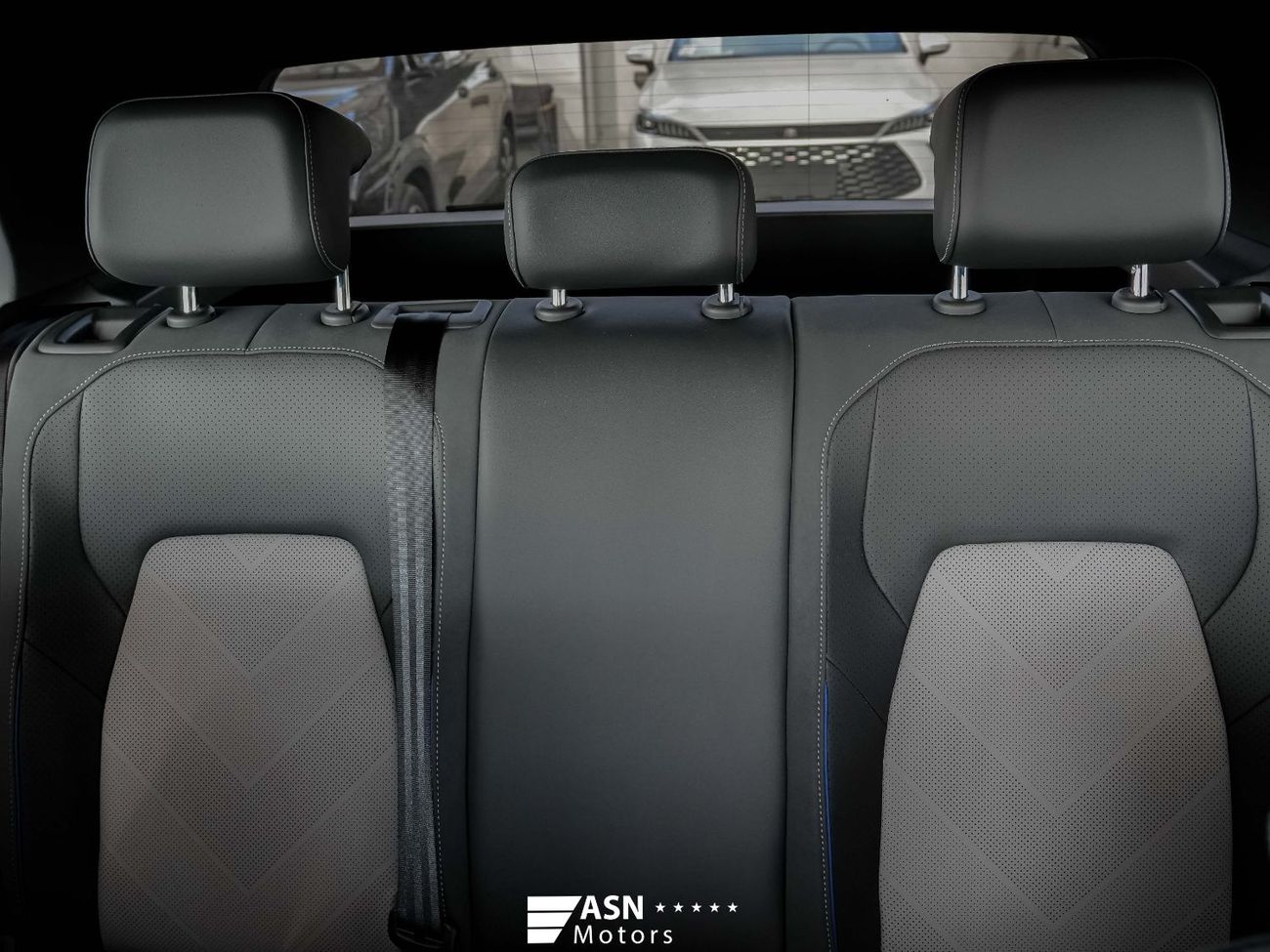 فولكس واجن جولف R-Line Black Package 1.5 Turbo 2025 (Harman Kardon + HUD)