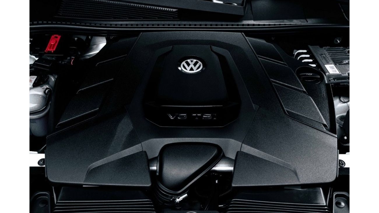 Volkswagen Touareg Highline High line  | 3,329 P.M  | 0% Downpayment | Excellent Condition!