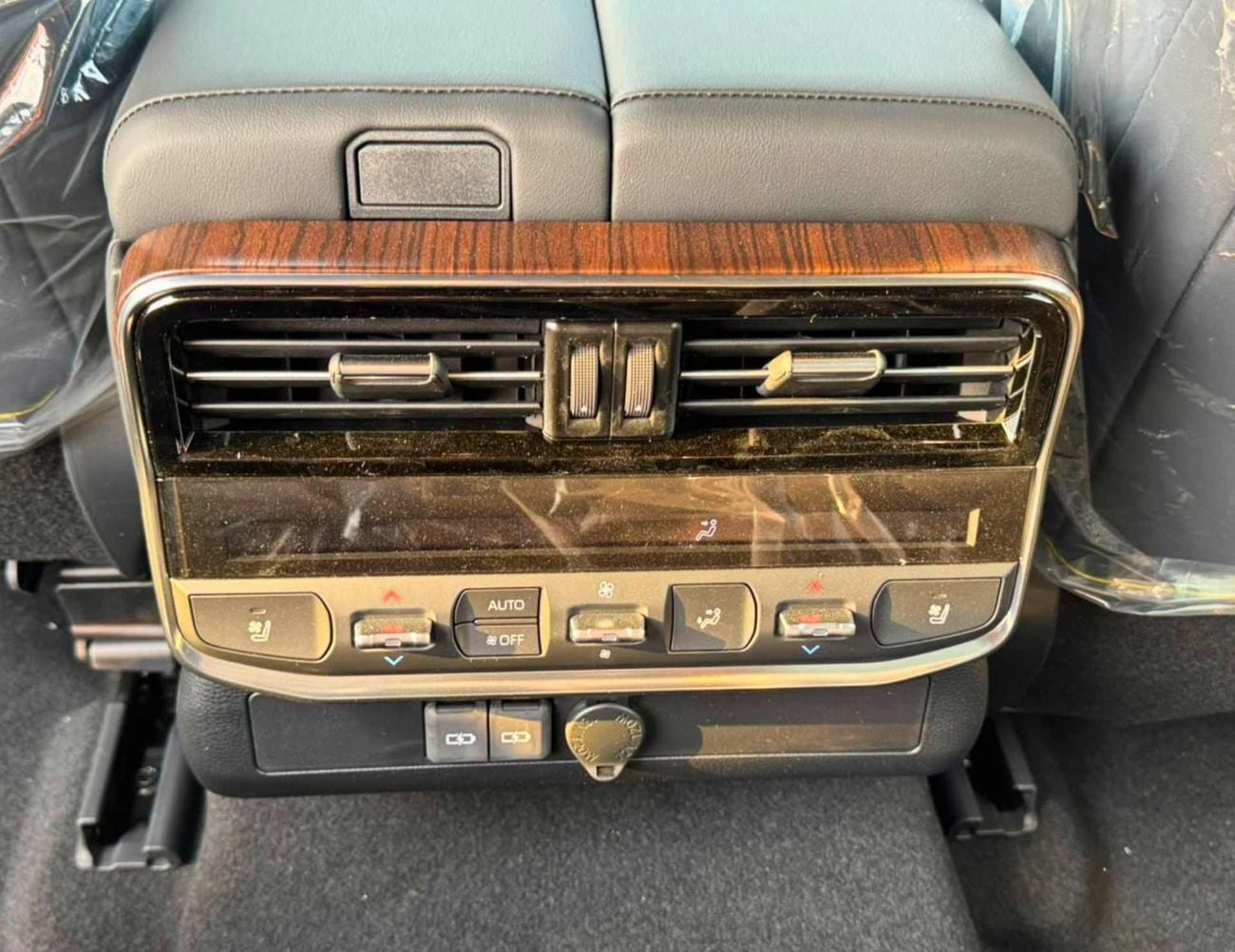 Toyota Land Cruiser VX 3.3L DIESEL TT || REAR ENTERTAINMENT SCREEN / BIG DVD / RADAR / JBL SPEAKERS (CODE # LCDVXS)