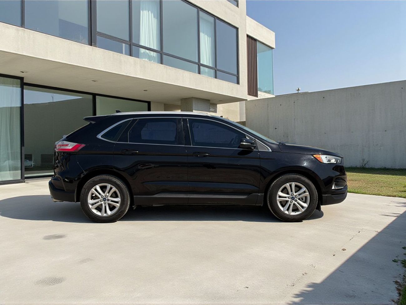 Ford Edge FORD EDGE 2.0L V4 ECOBOOST V4 A/T | 2019 | GCC SPECS | BLACK EXTERIOR | AED 640 per month