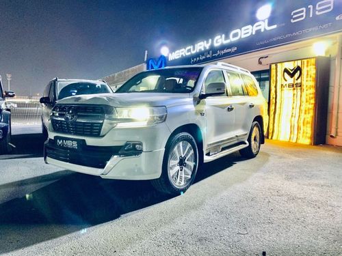 تويوتا لاند كروزر 5.7L VXS VIP MBS Autobiography  4 Seater with Safe/ Starlight