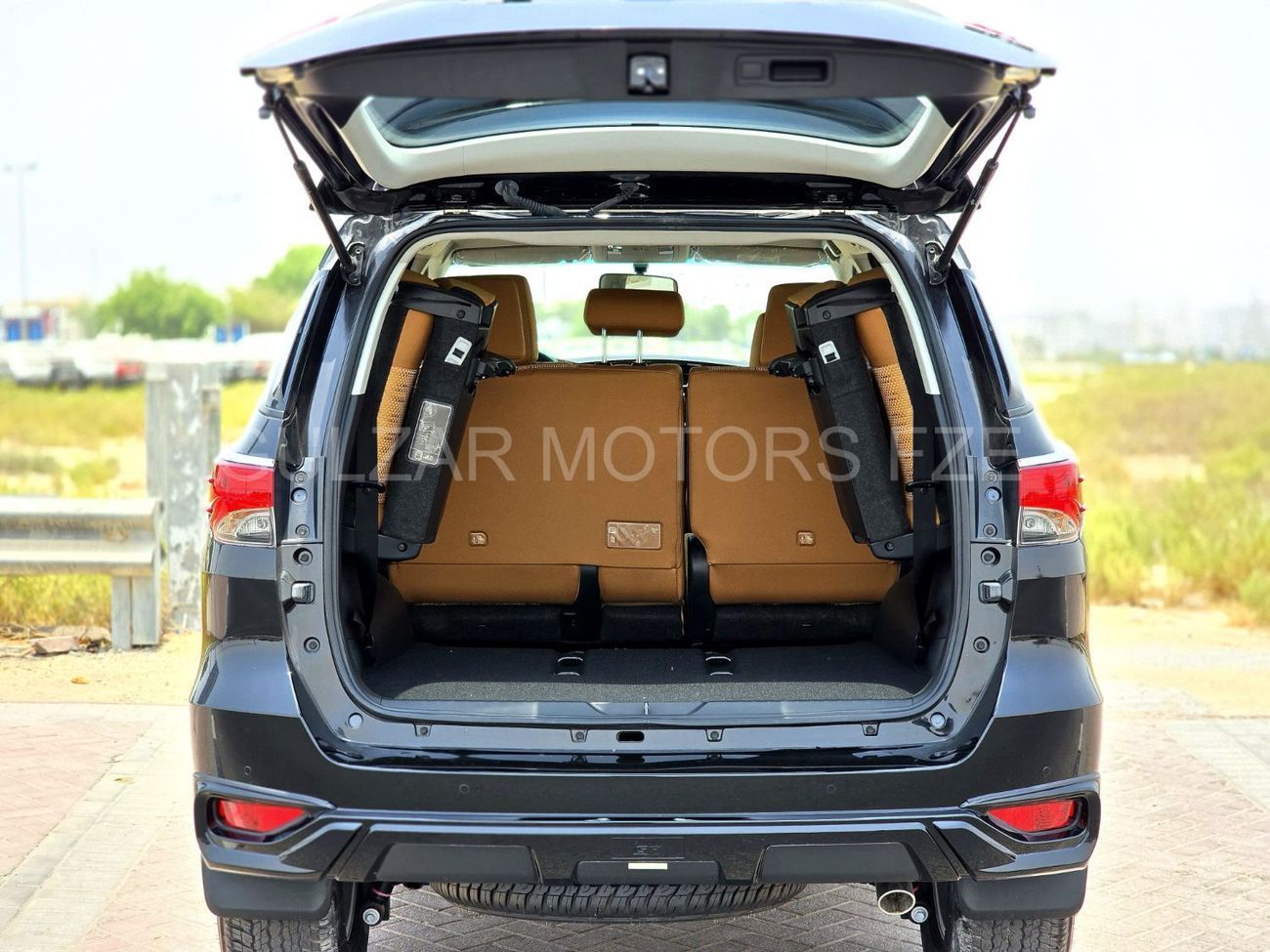 Toyota Fortuner TOYOTA FORTUNER 2.7 - G A/T - DIGITAL A.C - BLACK INSIDE TAN - 2025 MODEL - OMANI