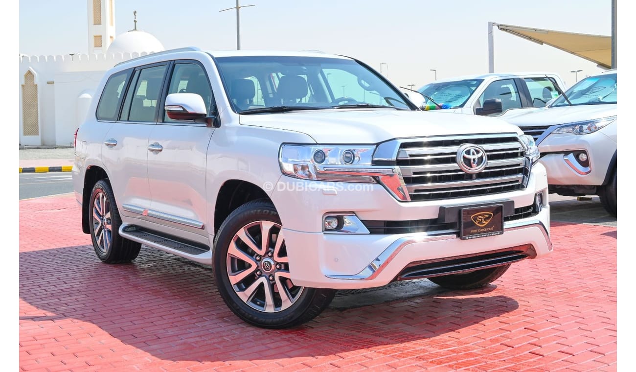 Used 2017 TOYOTA LAND CRUISER VXR 4WD 5DOORS 7SEATER GCC AGENCY FULLSERVICE HISTORY