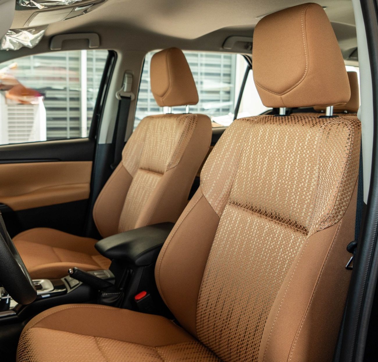 تويوتا فورتونر 2.7 L | v4 | Petrol | Auto AC | Export Only