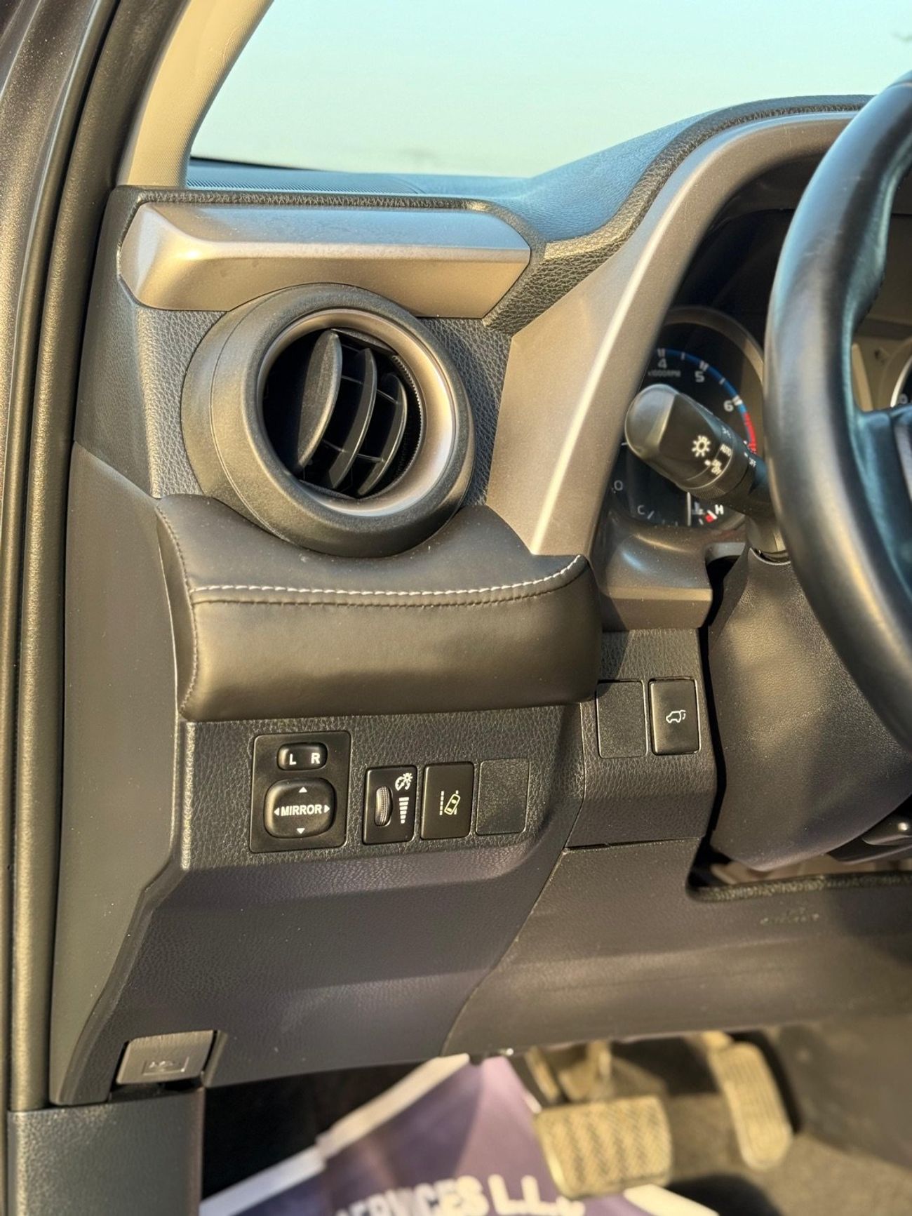 تويوتا راف ٤ XLE sunroof, leather seats Full Option