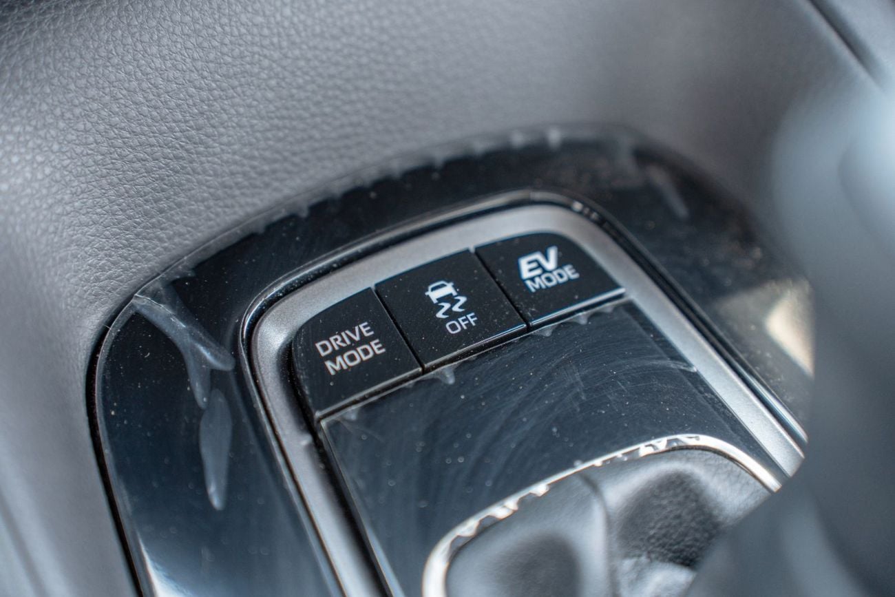 تويوتا ليفين تويوتا ليفين سبورت 2025 النسخة السوداء 1.8 لتر هجين