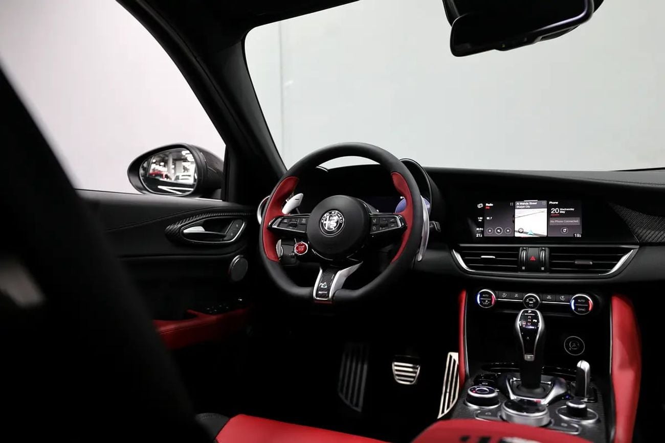 ألفا روميو جوليا Alfa Romeo Giulia Quadrifoglio | GCC Specs | Brand New Luxury SUV