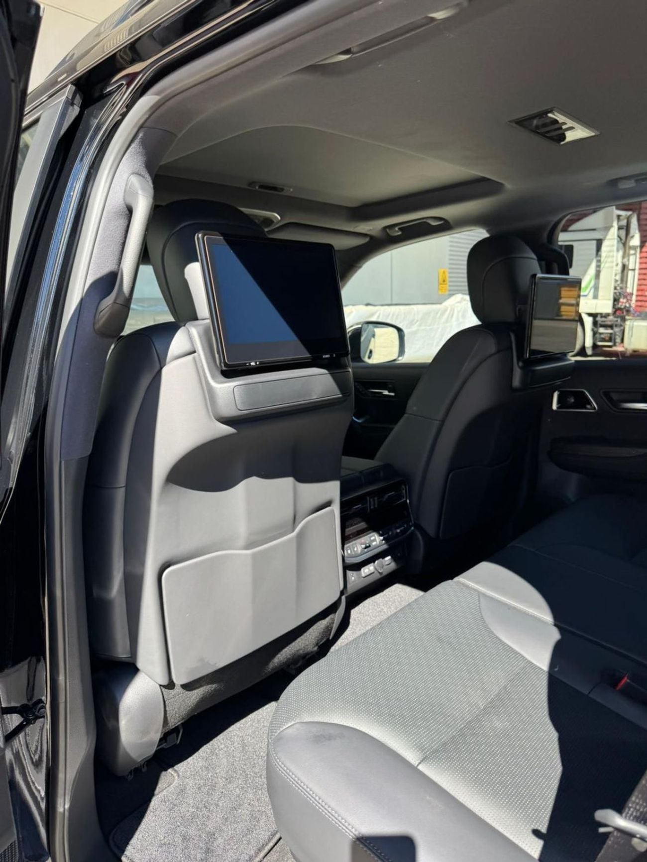 تويوتا لاند كروزر Sahara 3.3L Diesel Twin Turbo 7 Seater