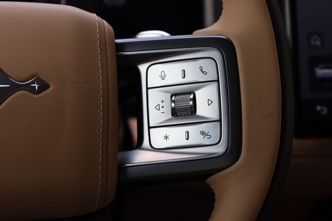 BYD Leopard 8 BYD Leopard 8 Flagship smart  7SEATS 2.0L HYBRID 2025