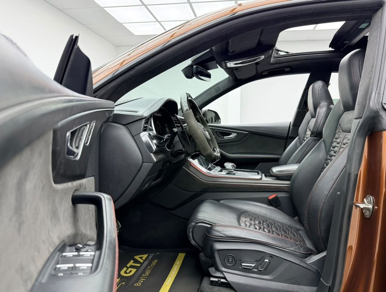أودي RSQ8 ألياف الكربون 2021 Audi RS Q8 4.0 TFSI Quattro, MANSORY Kit, Warranty, Full Agency Service History, GCC Specs.