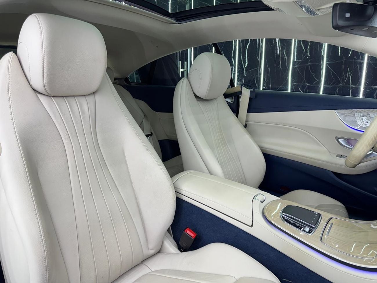 Mercedes Benz E 200 Coupe 2.0 L