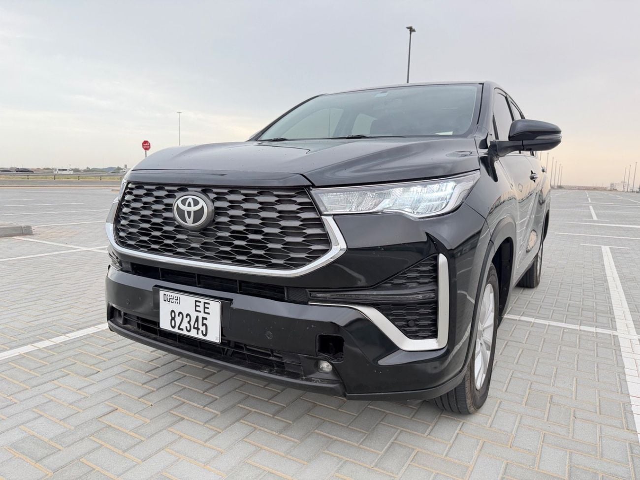 تويوتا إينوفا 2.0L HyCross 7S Hybrid