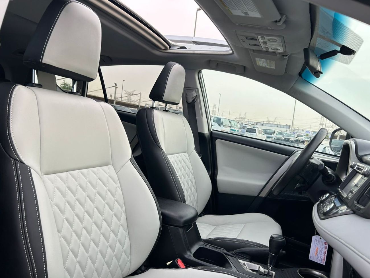 Toyota RAV4 2015 Toyota Rav4 2.5 L V4 Rear Camera - Sunroof - Leather Seat //