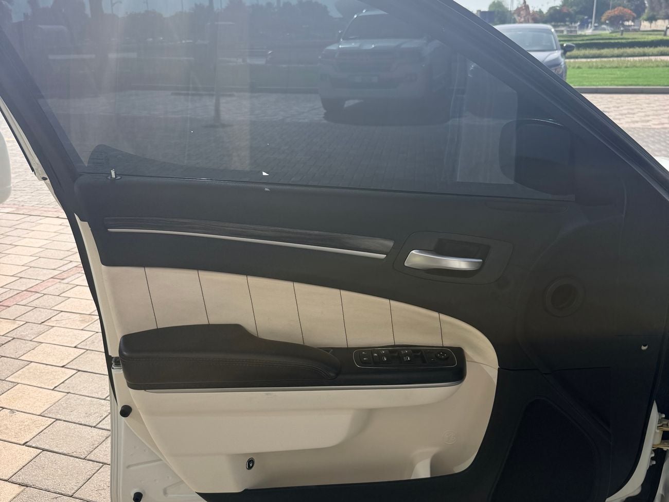كرايسلر 300 6 cylinder - RWD - 5 seats