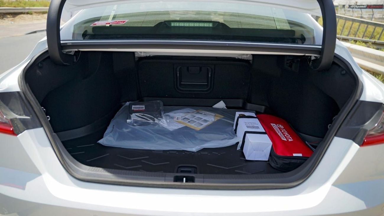 تويوتا كامري Toyota Camry / GCC / 0 km / Hybrid/ white / 2.5L