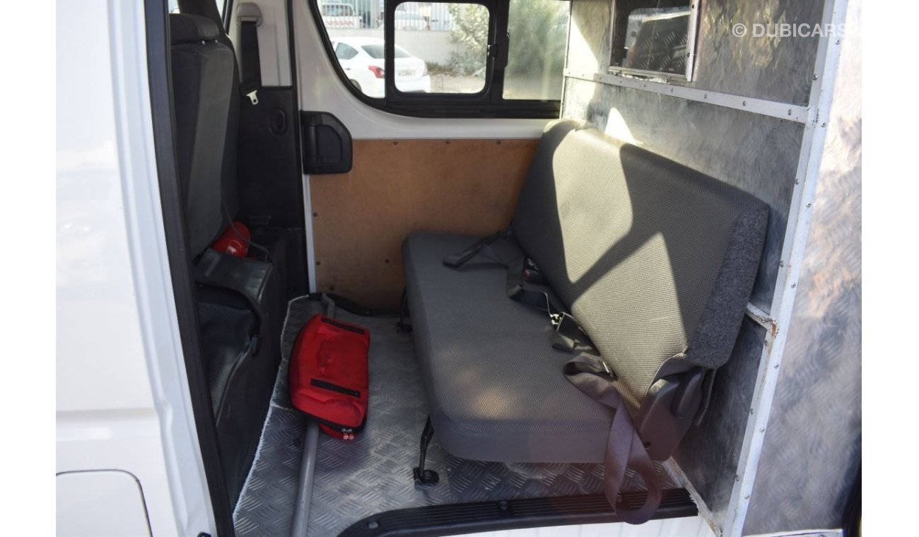 تويوتا هاياس TOYOTA HIACE 6 SEATER VAN