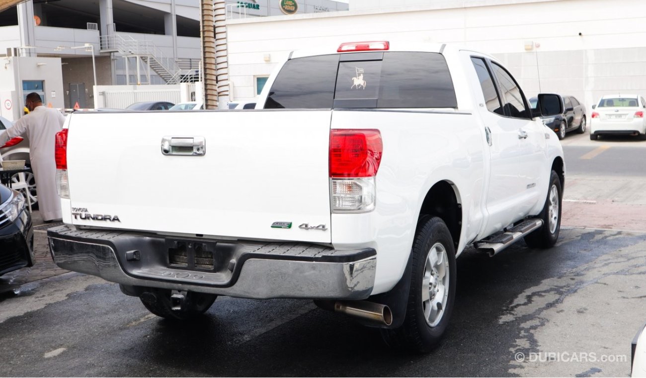 تويوتا تاندرا Pre-owned Toyota Tundra for sale in Sharjah. White 2012 model, available at Wael Al Azzazi Sharjah. 