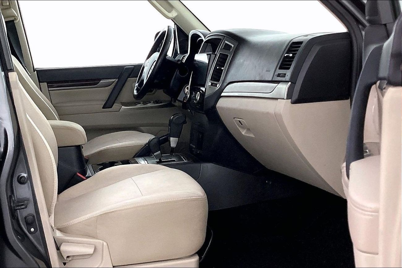 ميتسوبيشي باجيرو GLS Midline | National Day Celebration | شامل الضمان | 0 ﺪﻔﻋﺓ ﺃﻮﻟﻯ