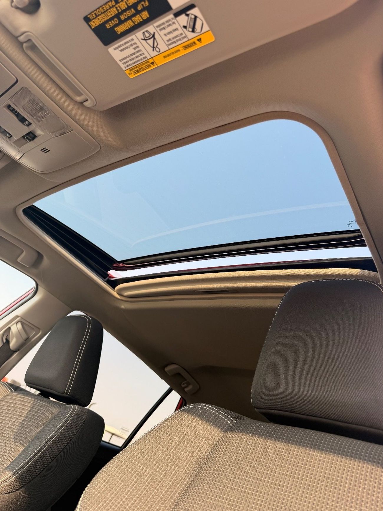 Toyota RAV4 XLE 2.5 L full option with sunroof, push start