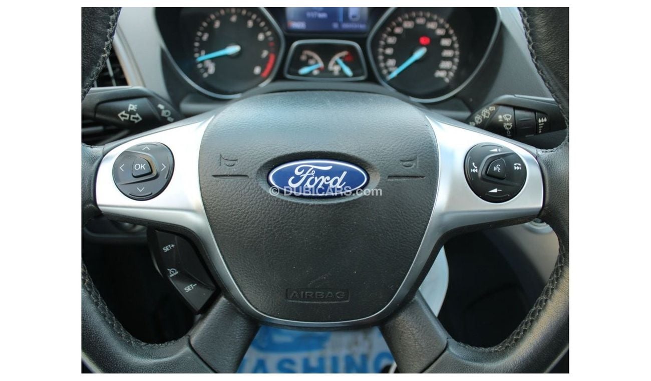 Ford Escape SE ACCIDENTS FREE - GCC- CAR IS IN PERFECT CONDITION INSIDE  AND OUTSIDE