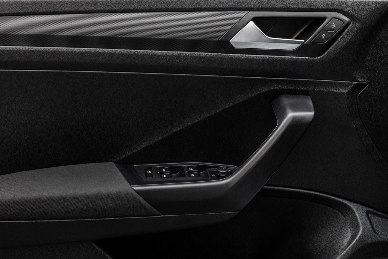 Volkswagen T ROC T-Roc Life | 1,273 P.M | 0% Downpayment | IMMACULATE!