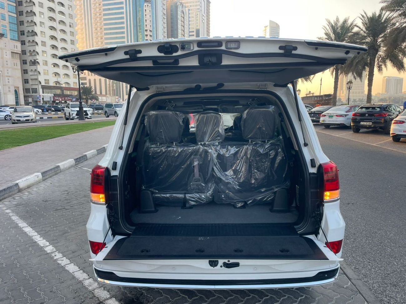 Toyota Land Cruiser DIESEL 4.5 LITER ,2020 MODEL RIGHT HAND DRIVE ,AVAILABLE FOR EXPORT ONLY