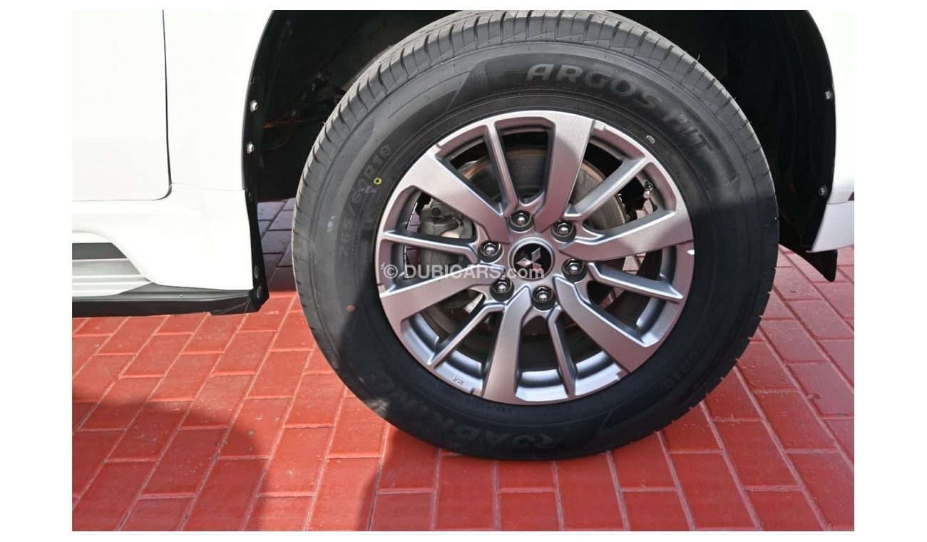 ميتسوبيشي مونتيرو ميتسوبيشي مونتيرو سبورت 3.0 لتر دفع رباعي 5 باب اللون الابيض الموديل: 2017