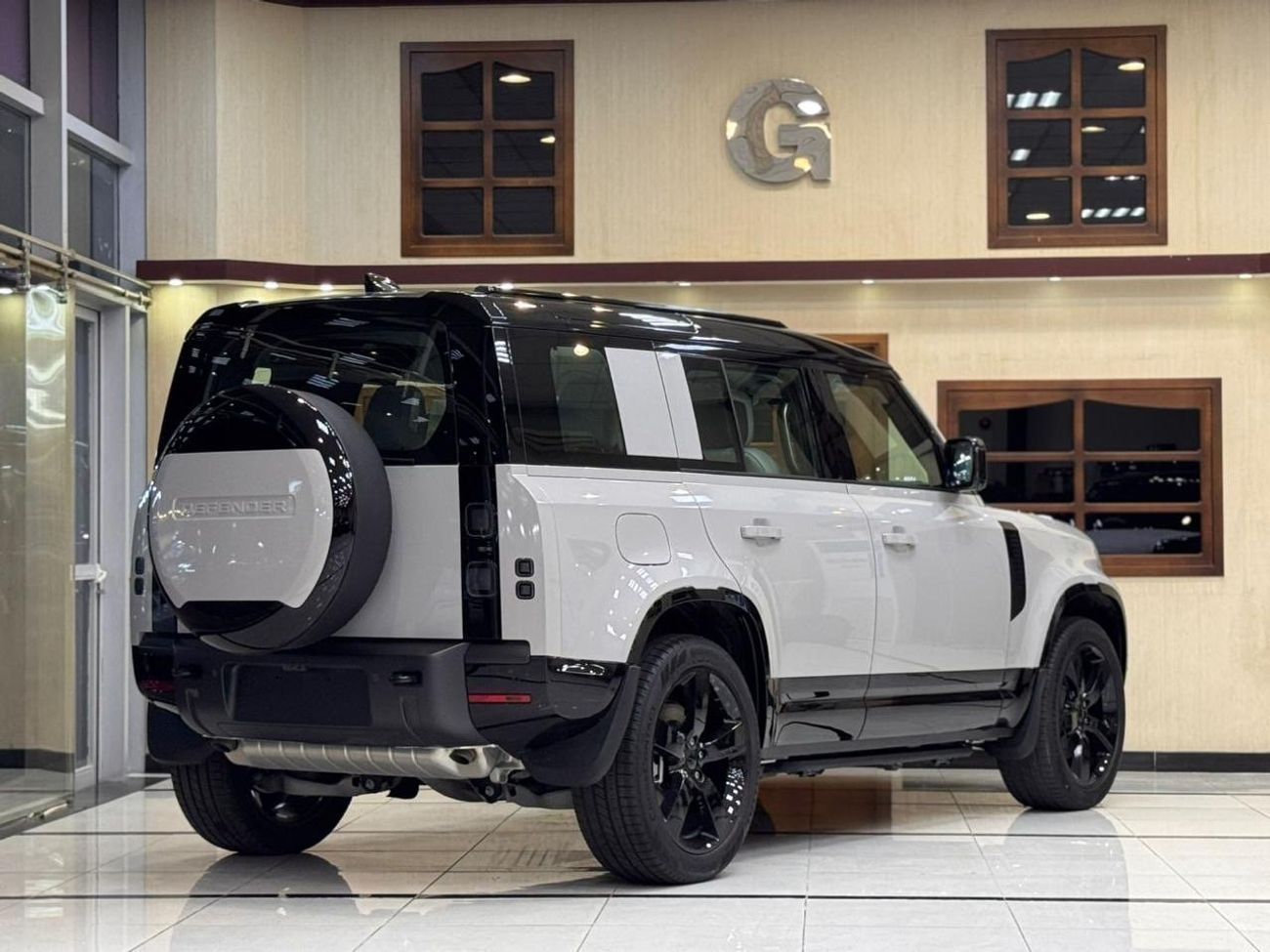 لاند روفر ديفندر  DEFENDER X DAYNAMIC HSE P 400
