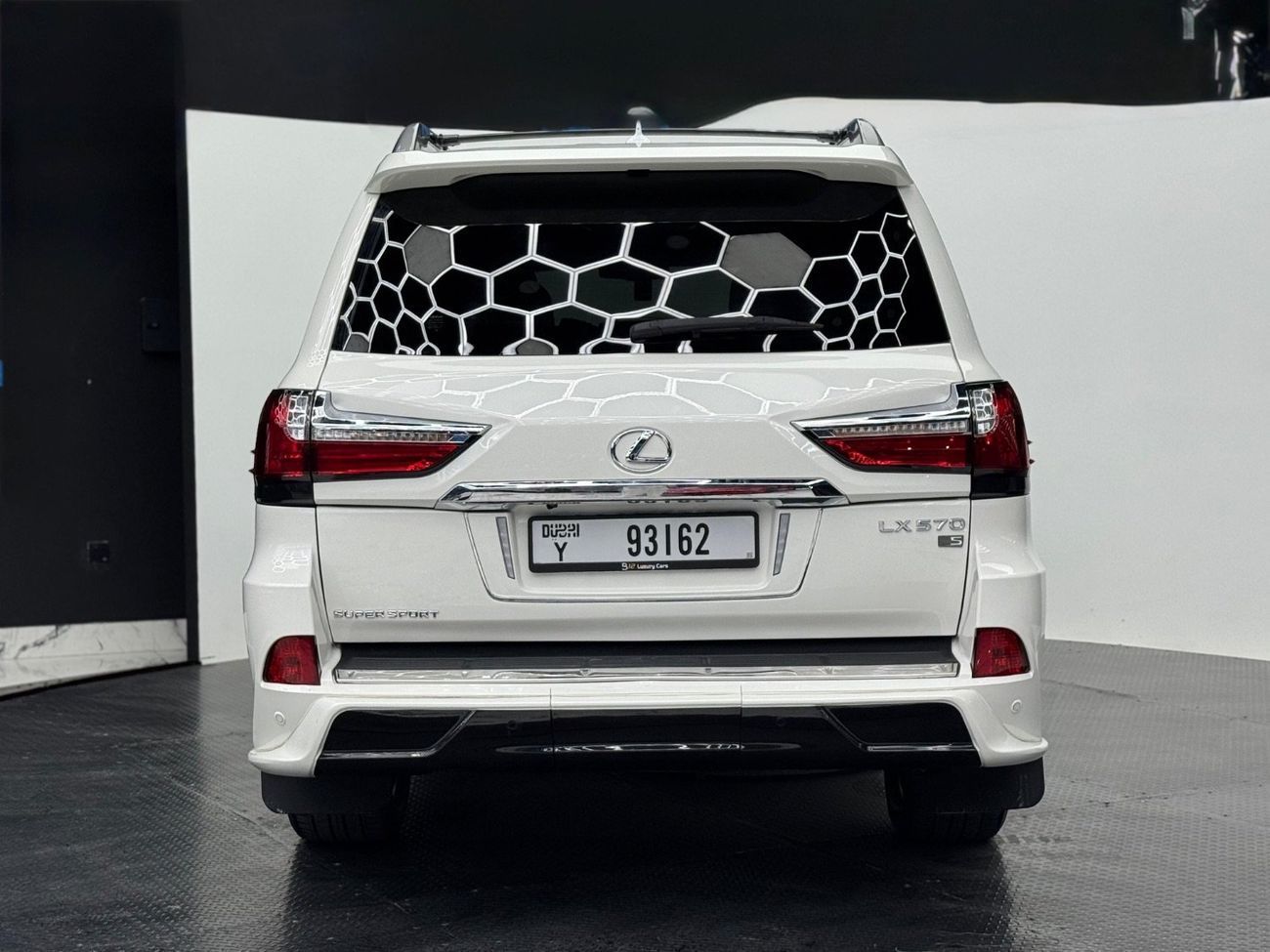 لكزس LX 570 Platinum Interpid 5.7L