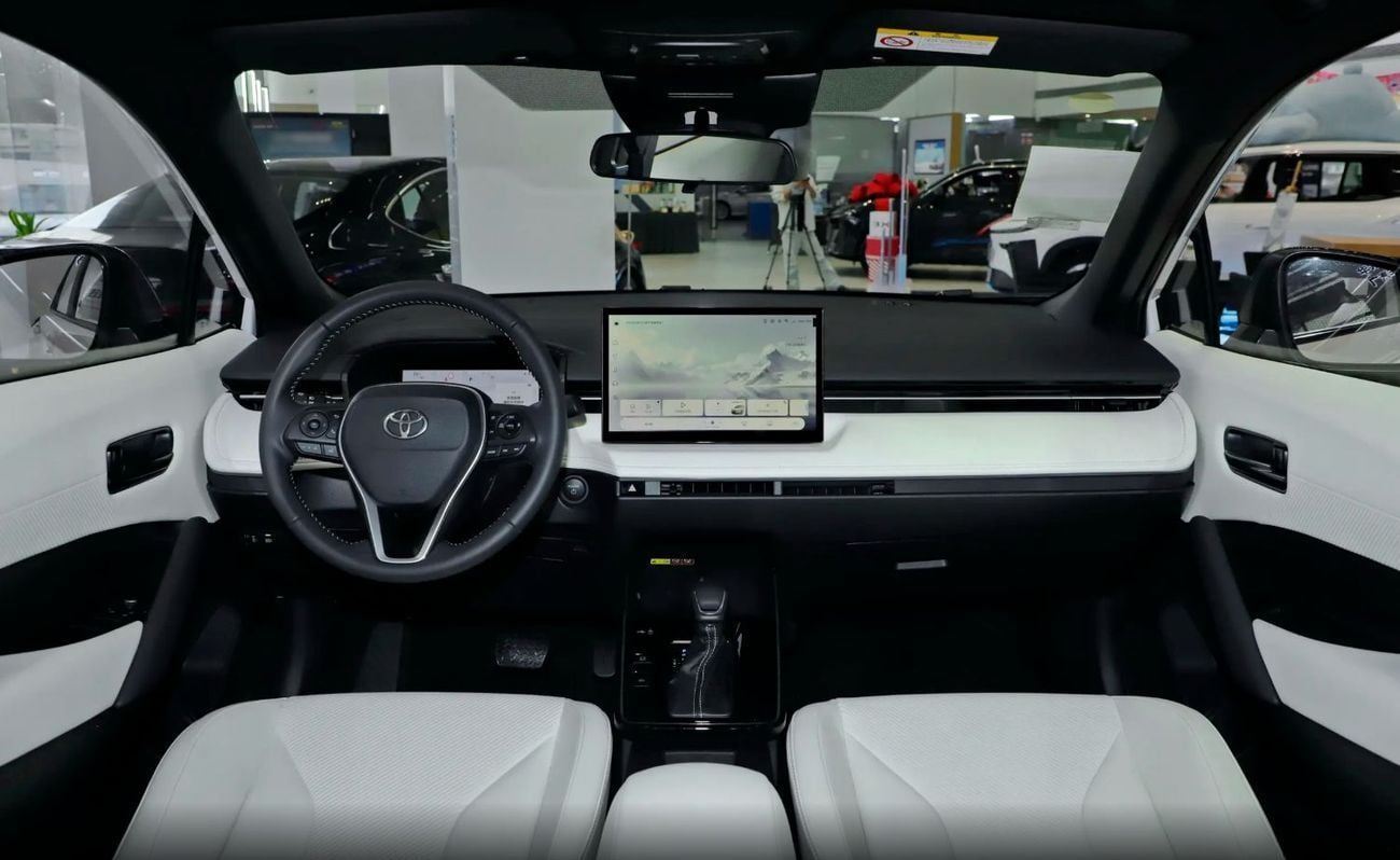 تويوتا فرونتلاندر 2.0L Intelligent Hybrid Luxury Edition