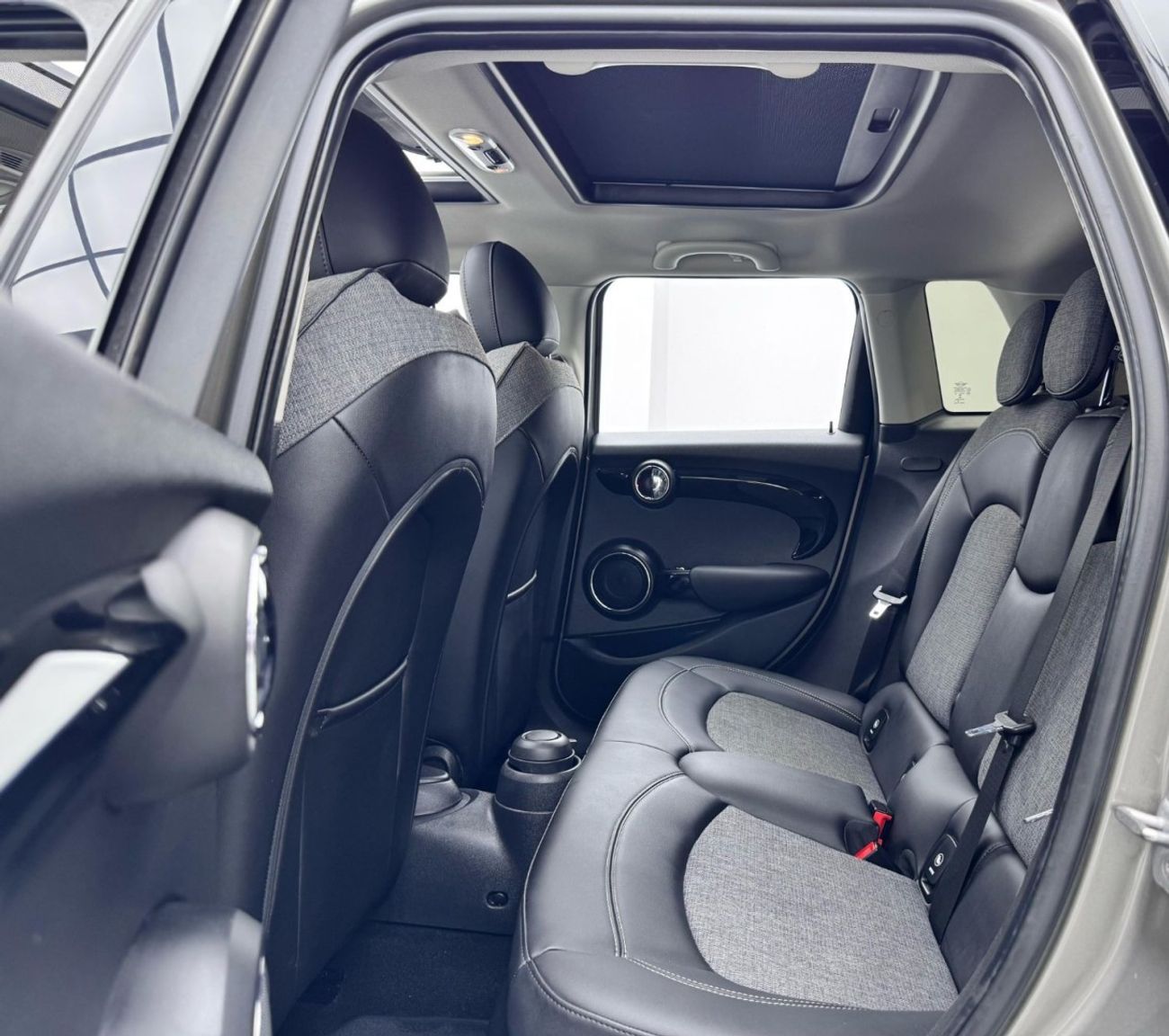 Mini Cooper Std 1.5L (4 Seater) 2020 Mini Cooper, Warranty, 2025 Mini Service Pack, Low Kms, GCC