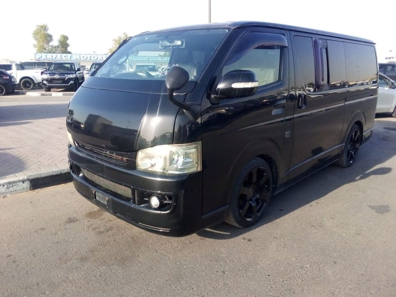 تويوتا هاياس TOYOTA HIACE VAN RIGHT HAND DRIVE (PM1648)