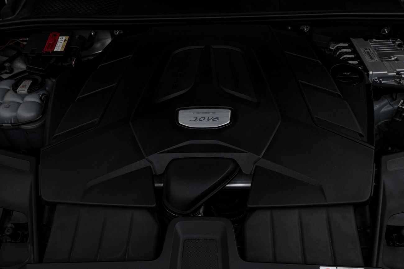 Porsche Cayenne Cayenne Coupe | 6,463 P.M | 0% Downpayment | Porshe Warranty | Full Porsche History