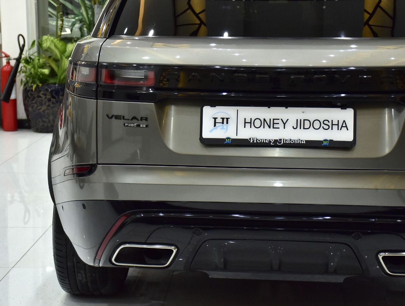Land Rover Range Rover Velar EXCELLENT DEAL for our Range Rover Velar P380 SE ( 2018 Model ) in Grey Color American Specs
