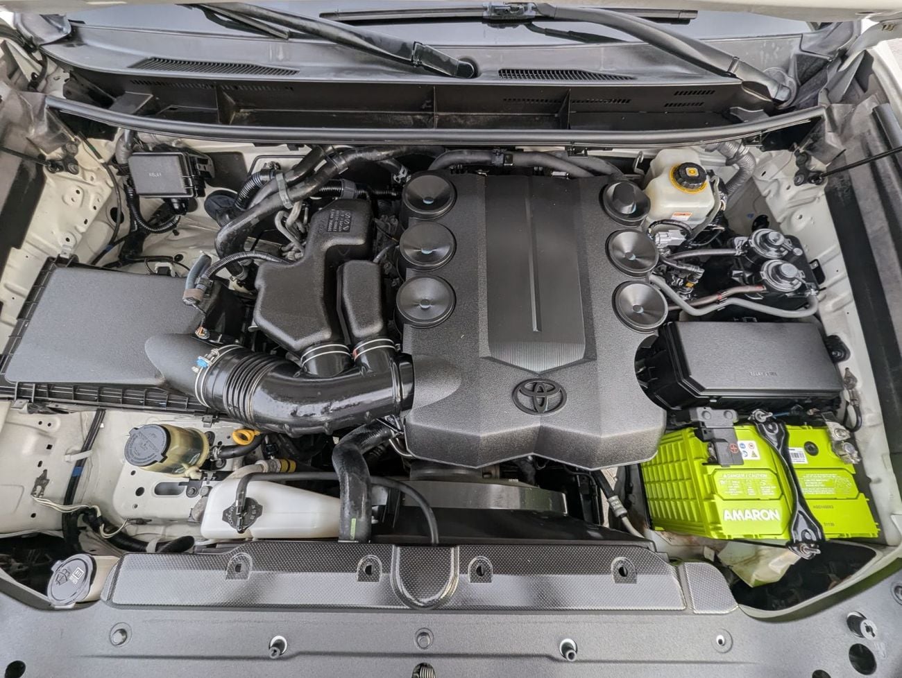 تويوتا برادو Toyota Prado v6 4.0L Petro engine LHD white colour