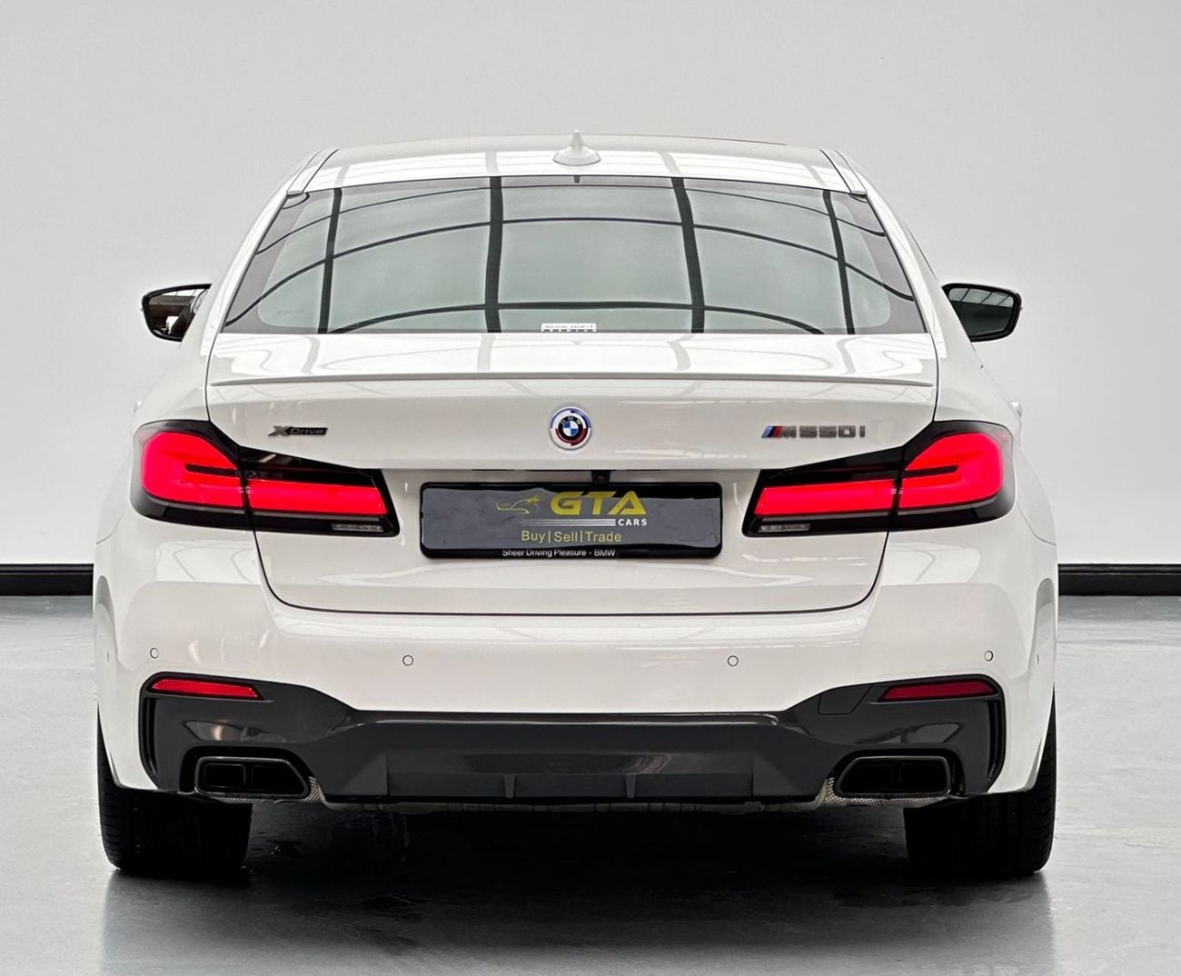 بي أم دبليو M550i 2023 BMW 550i xDrive, 4.4L Bi-Turbo V8 AWD, 530bhp 750Nm Torque, 8-Speed Auto-Gearbox.