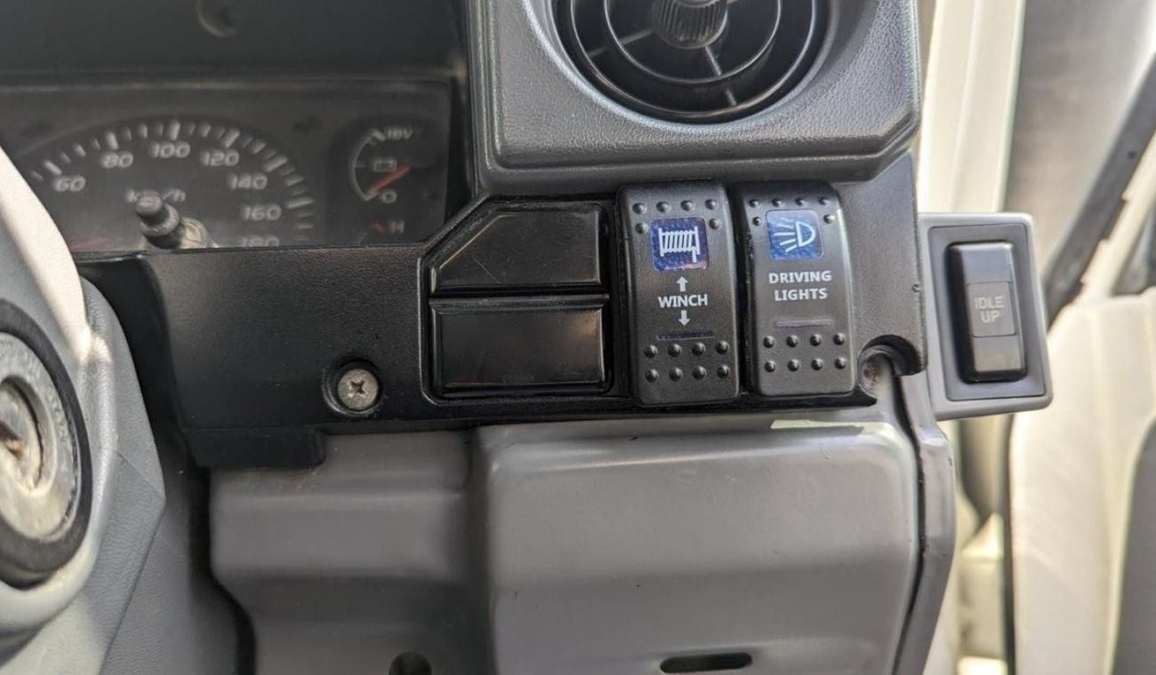 تويوتا لاند كروزر 70 Diesel 4.5 Liter Right Hand Drive 5 Doors