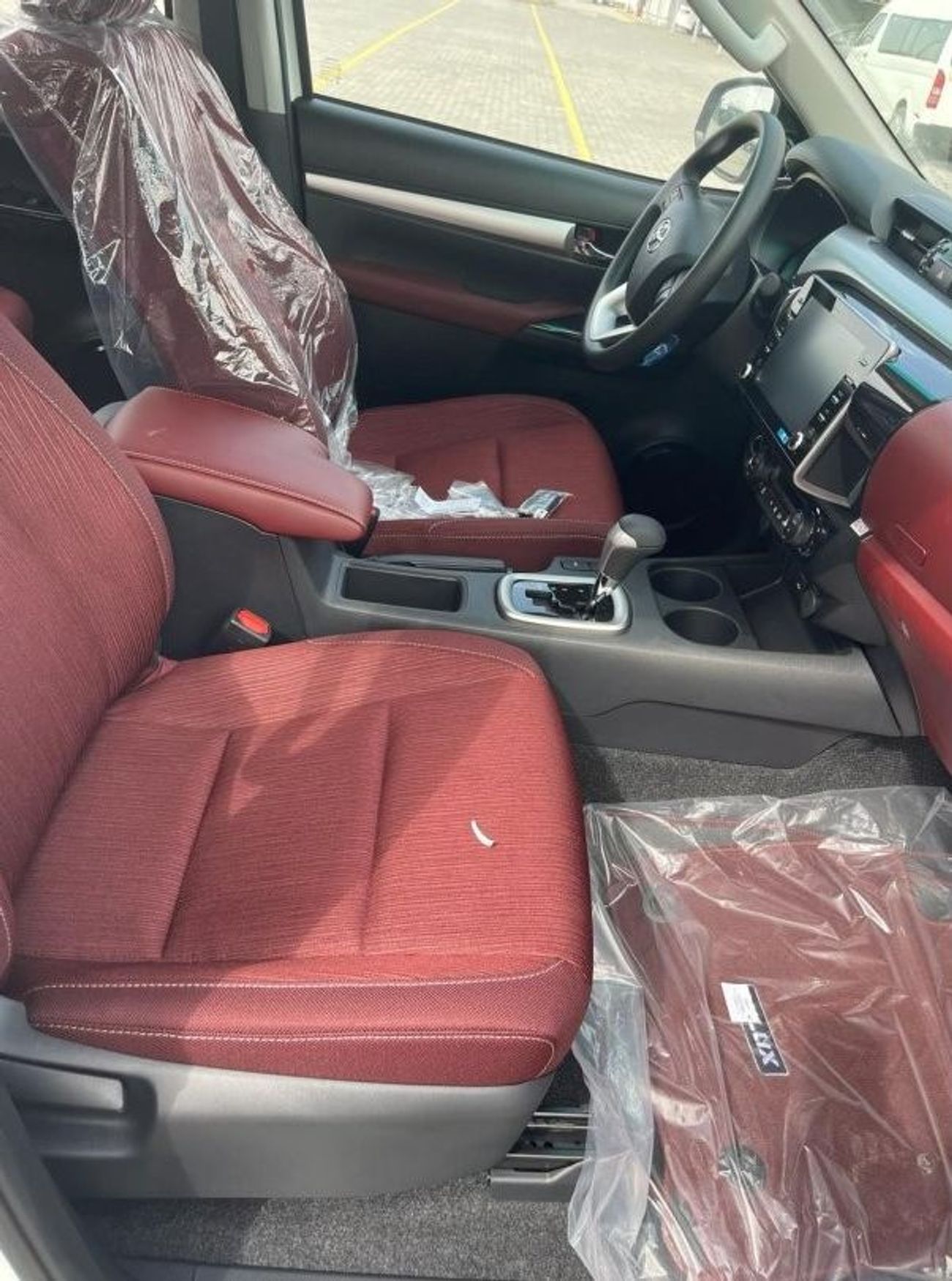 Toyota Hilux Toyota Hilux SR5 2.7L Petrol, Automatic Model 2024 Color White