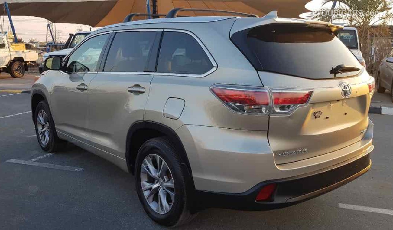 Toyota Highlander fresh and imported and very clean inside out and ready to drive