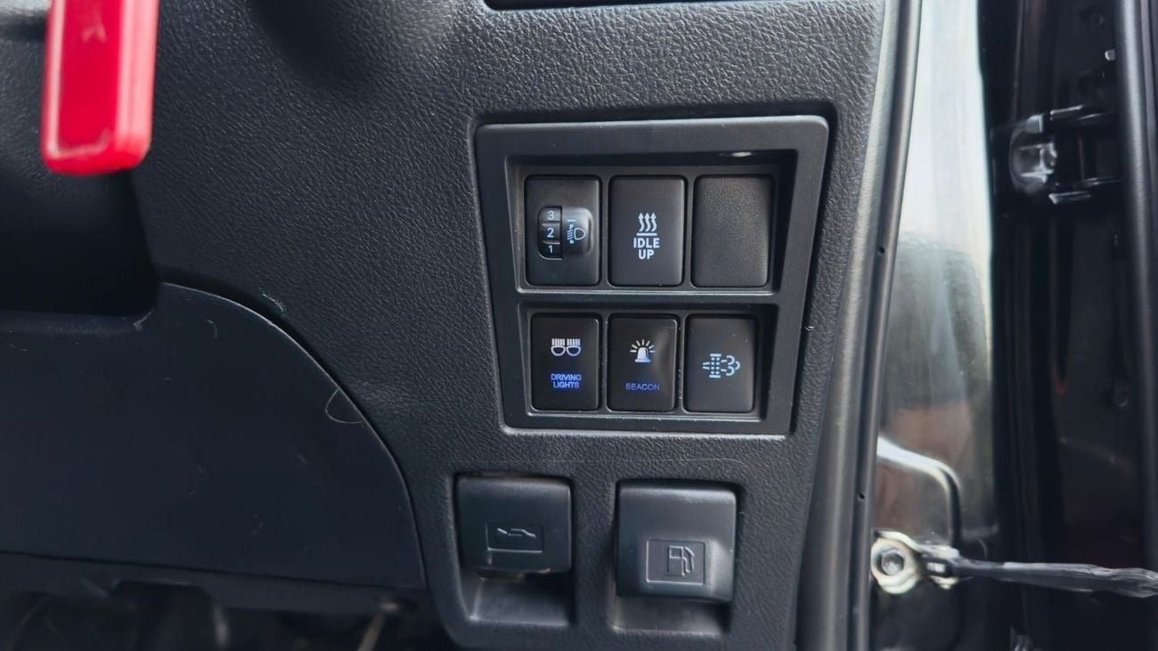 Toyota Hilux MODIFIED TO ROCCO ADVENTURE | 2.8L DIESEL ENGINE | DOUBLE CABIN