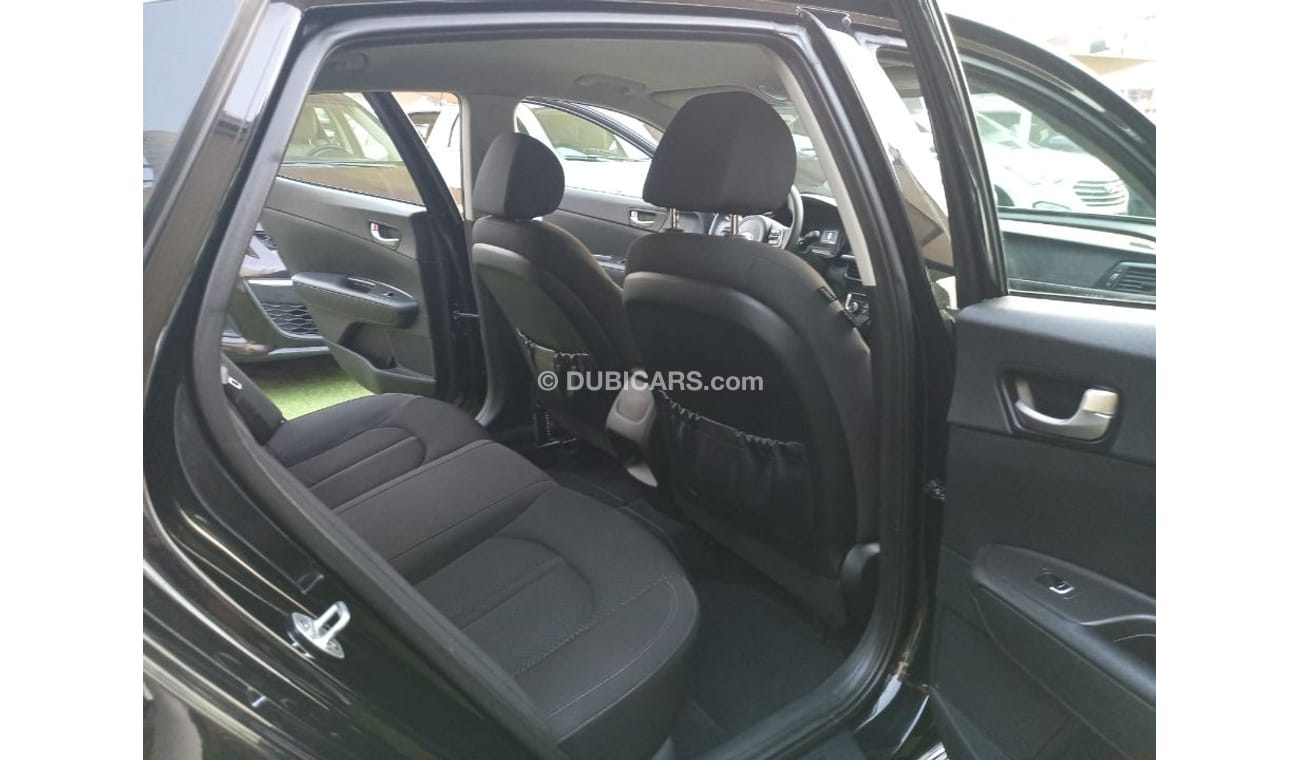 كيا أوبتيما وارد2016 رقم 2 رنجات  حساسات رنجات ومثبت سرعه وكاميرا خلفيه لاتحتاج الي مصاريف بحالة ممتازة