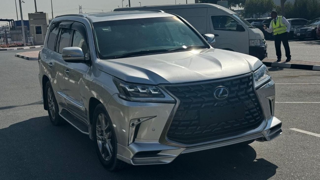 لكزس LX 570 Petrol 5.7 Liter Right Hand Drive Automatic Gear T.V With 4 Cameras