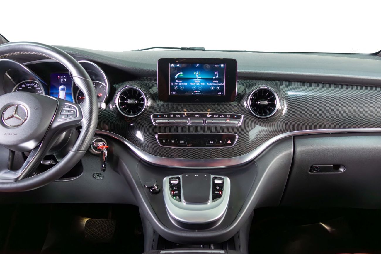 Mercedes-Benz V 250 Std 2.1L Falcon Edition-Star Light System-ONLY 21,000Km-19 Inch Rims-Entertainment Screen