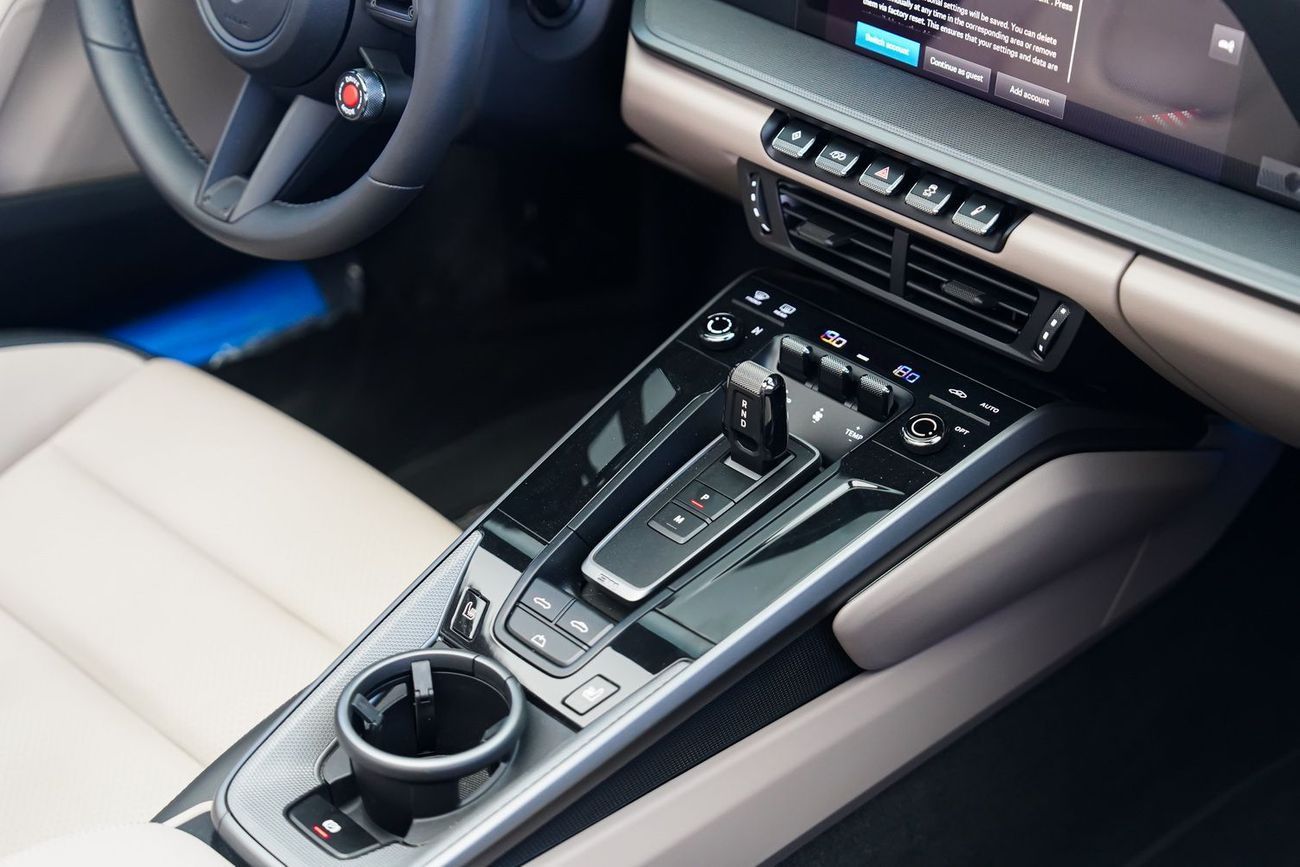 بورش 911 Carrera 3.0L (444 HP) Convertible