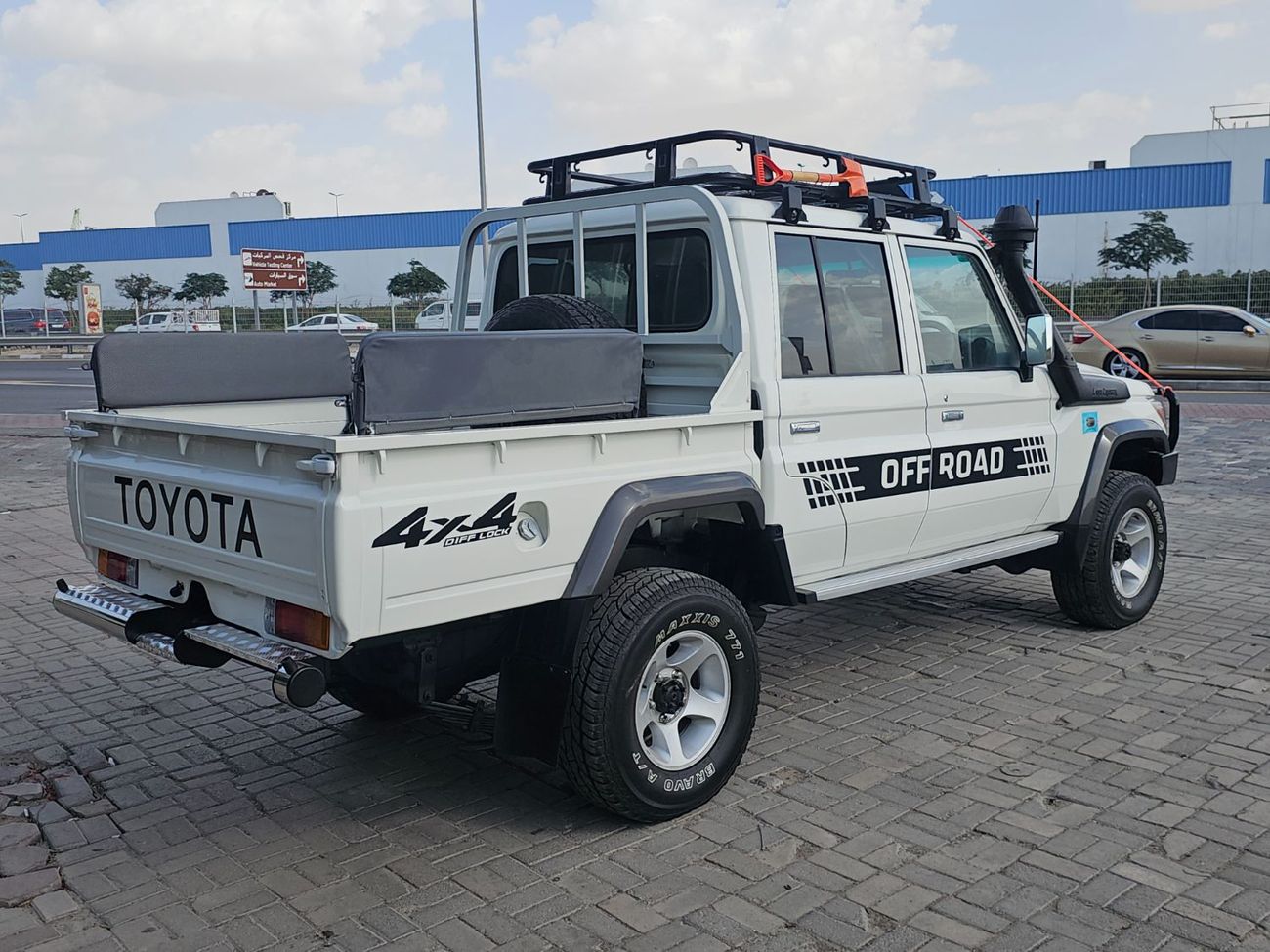 تويوتا لاند كروزر بيك آب Double Cabin-RHD-4.5L-Diesel-Manual-4WD-8 Cylinders-5 Seats-4 Doors