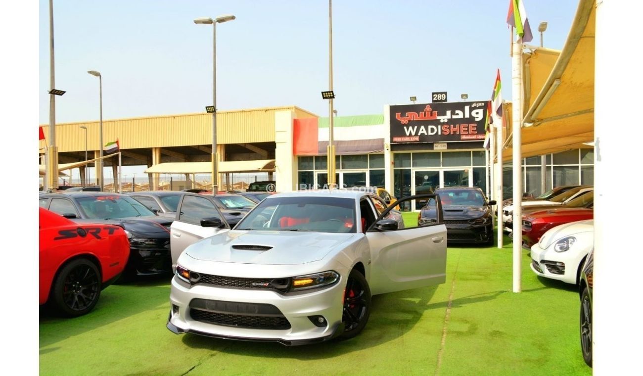 Dodge Charger R/T The Charger RT is powered by a 5.7-liter HEMI V8 engine that produces 370 horsepower and 535 Nm