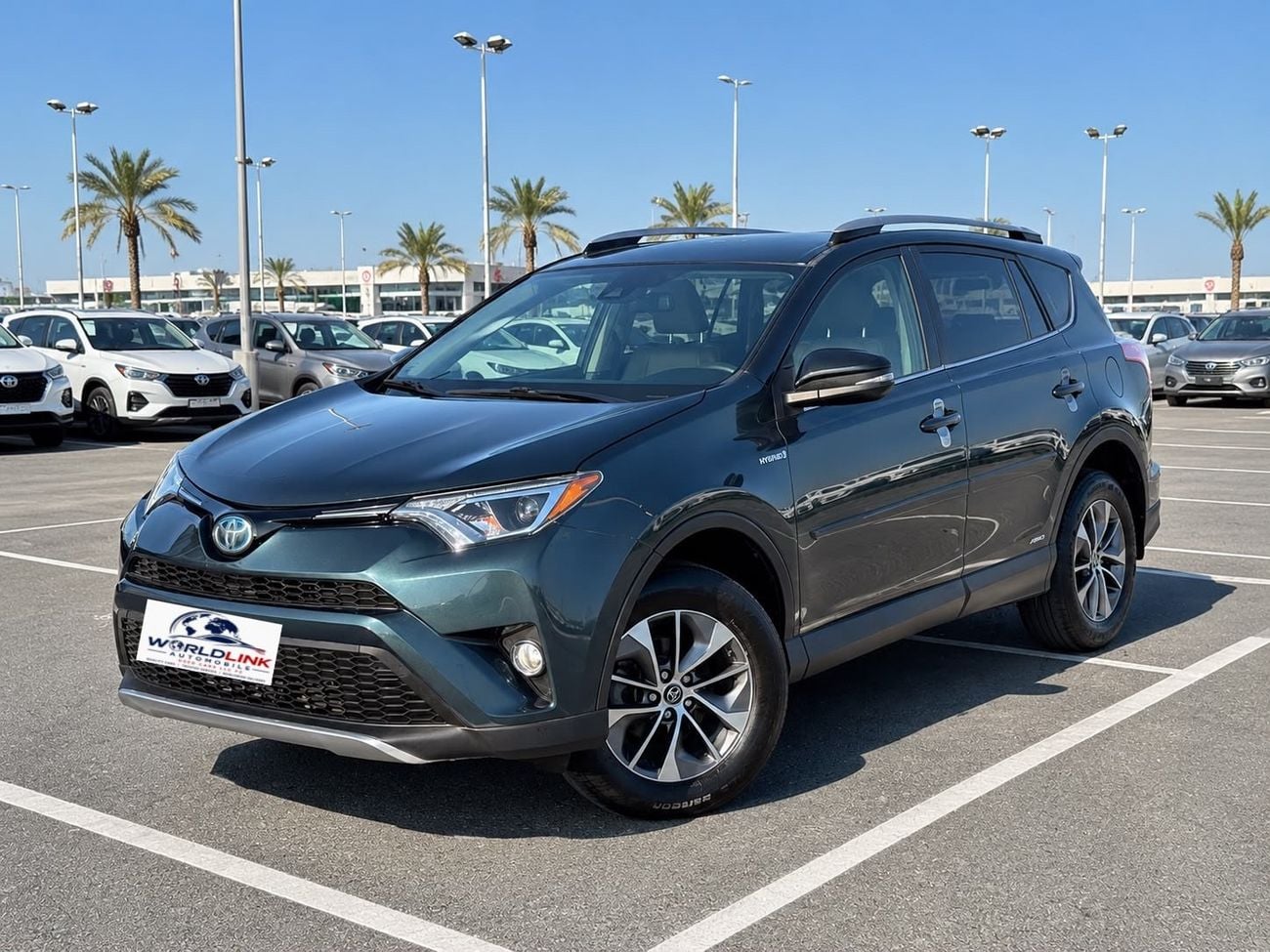 Toyota RAV4 LE 2.5L Cylinder 4 Hybrid Automatic 5 Seats 5 Doors