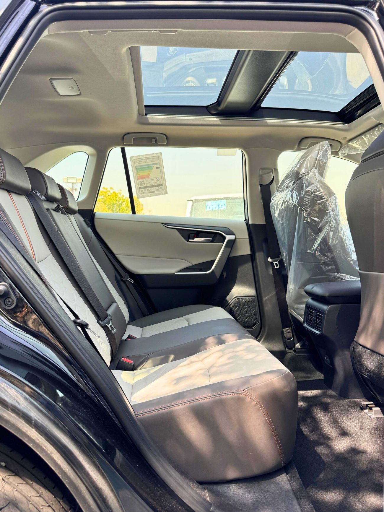 تويوتا راف ٤ Adventure | Full Option 2.5L | 4WD With Panoramic Roof | Driver Power Seat  (CODE #  69054)